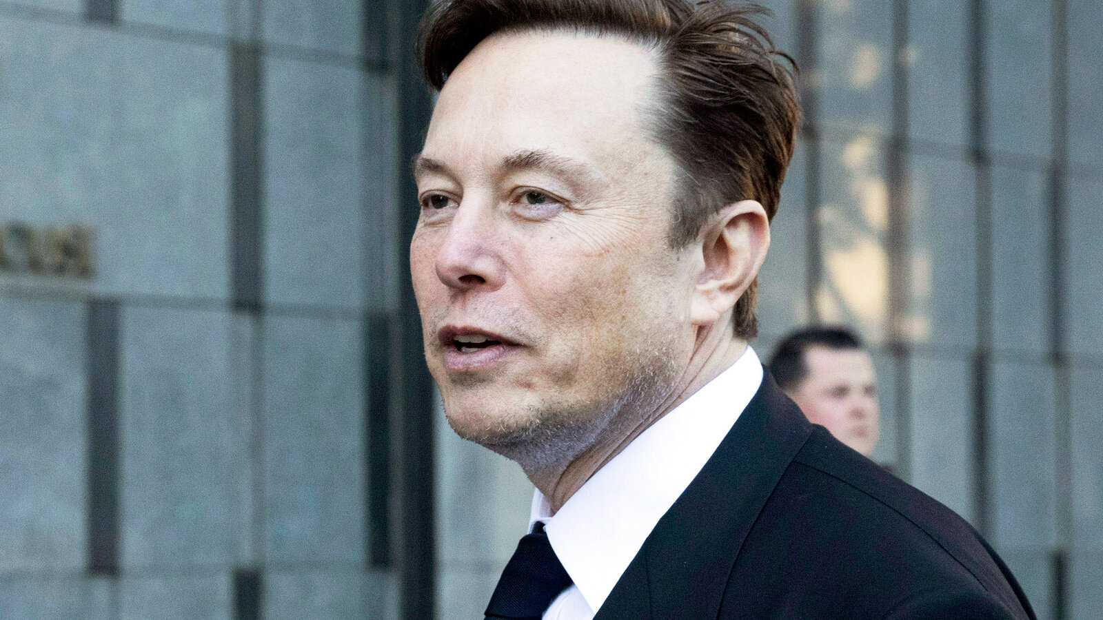 Elon Musk warns of AI's potential to outsmart humans, calls for global regulation