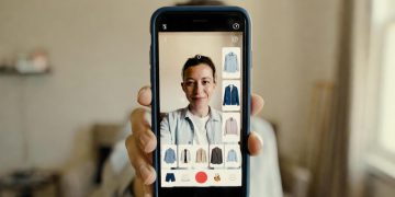 Google’s AI try-on tool expands, letting users apply clothes to a single selfie