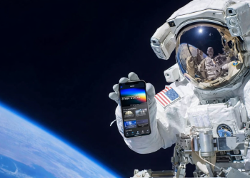 NASA lets astronauts take smartphones to space ahead of Artemis II