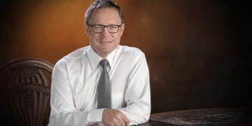 South Africans may dump rand over tightening crypto rules, warns economist Dawie Roodt